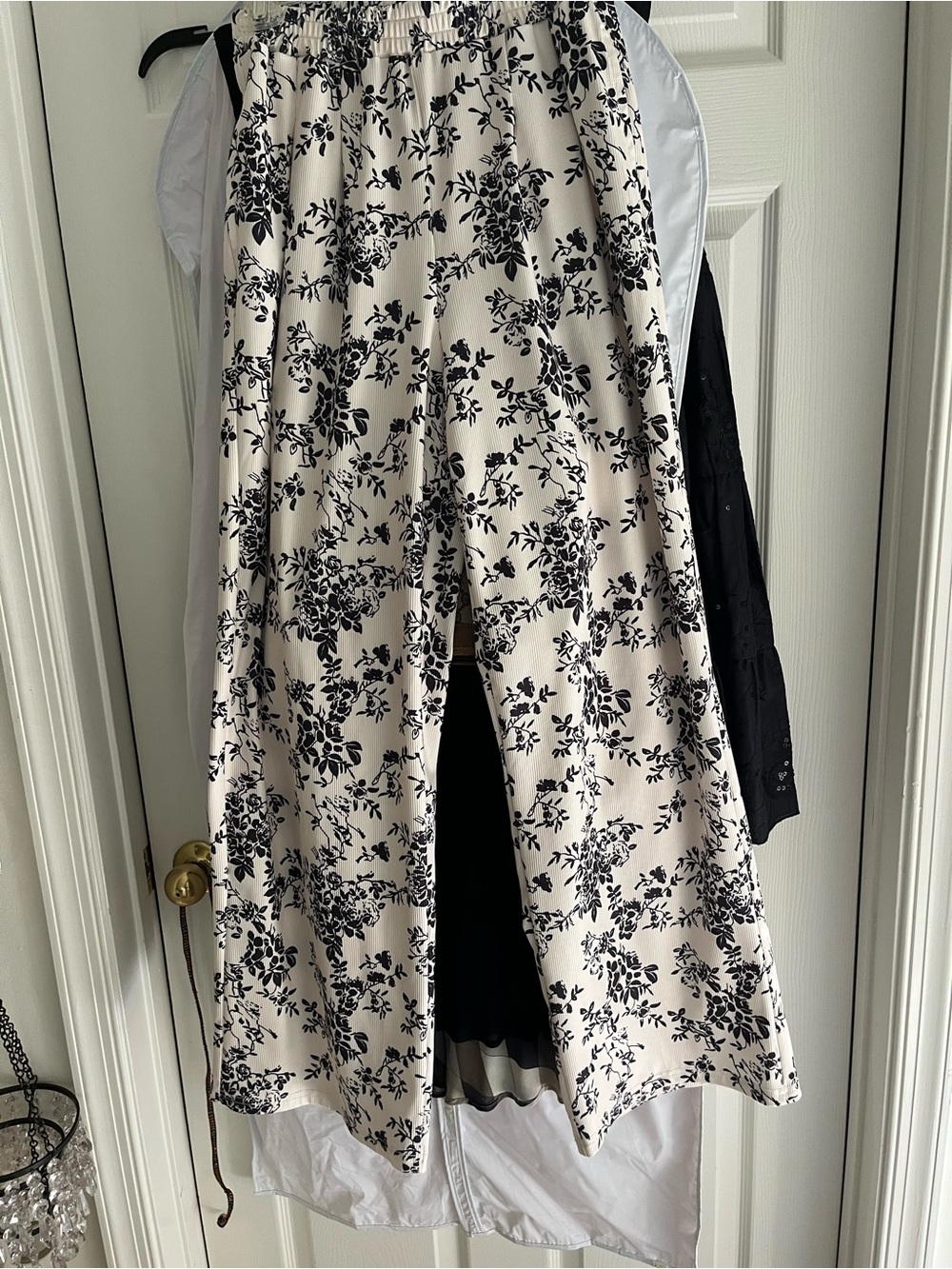 Cider Black & White Floral Wide-Leg Pants
